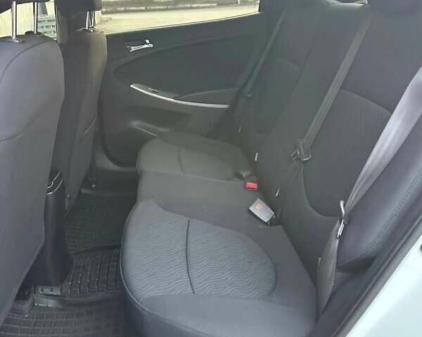 Білий Хендай Акцент, об'ємом двигуна 1.4 л та пробігом 110 тис. км за 7600 $, фото 17 на Automoto.ua