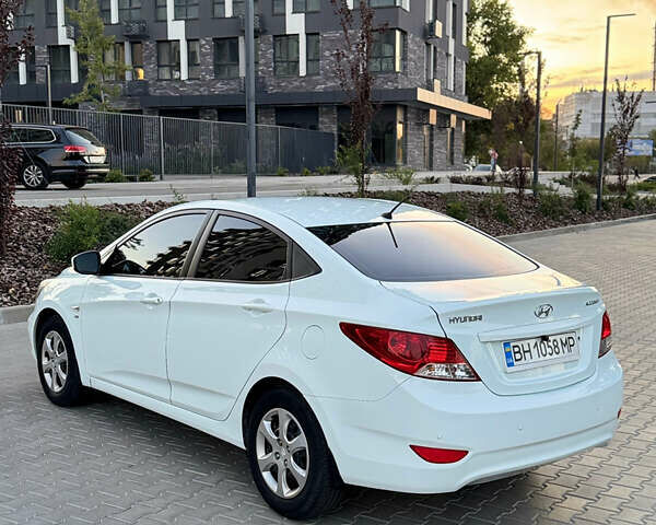 Білий Хендай Акцент, об'ємом двигуна 1.6 л та пробігом 118 тис. км за 8300 $, фото 4 на Automoto.ua