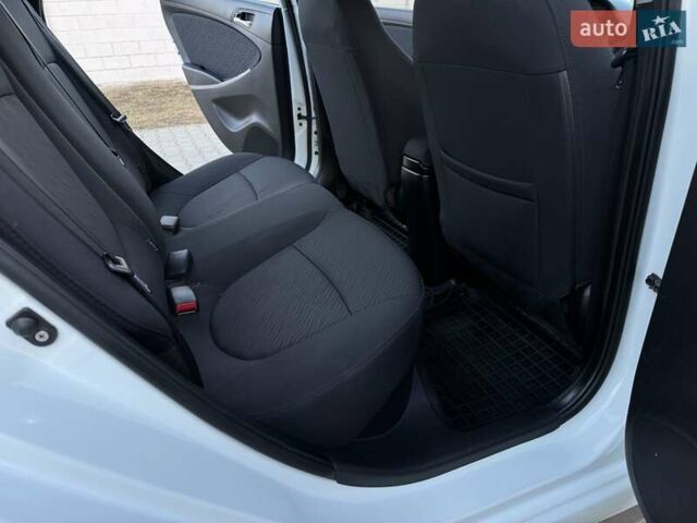 Белый Хендай Акцент, объемом двигателя 1.4 л и пробегом 135 тыс. км за 8700 $, фото 48 на Automoto.ua
