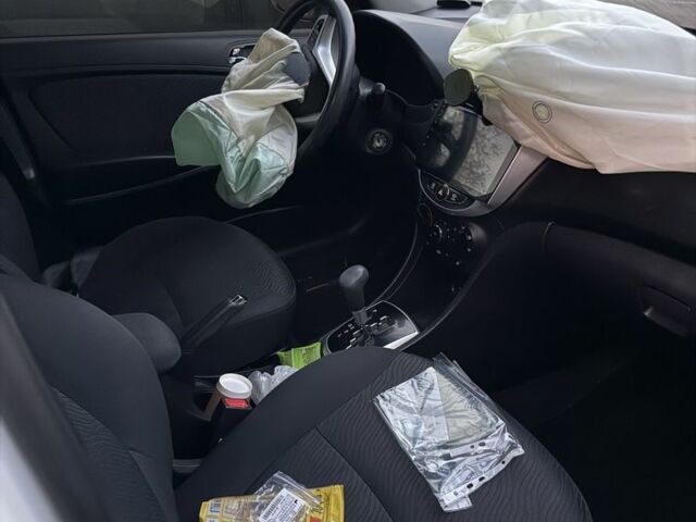 Білий Хендай Акцент, об'ємом двигуна 1.4 л та пробігом 83 тис. км за 4500 $, фото 10 на Automoto.ua