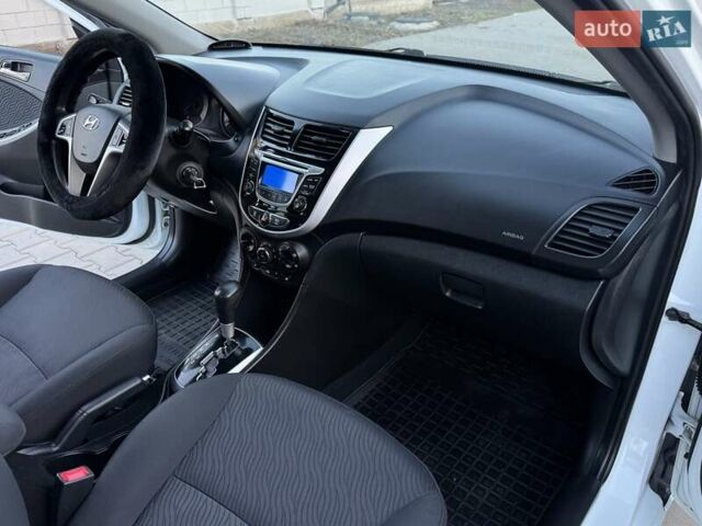 Белый Хендай Акцент, объемом двигателя 1.4 л и пробегом 135 тыс. км за 8700 $, фото 43 на Automoto.ua