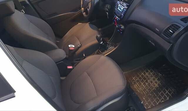 Белый Хендай Акцент, объемом двигателя 1.4 л и пробегом 126 тыс. км за 7750 $, фото 10 на Automoto.ua