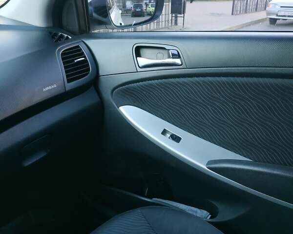 Белый Хендай Акцент, объемом двигателя 1.4 л и пробегом 110 тыс. км за 8200 $, фото 14 на Automoto.ua