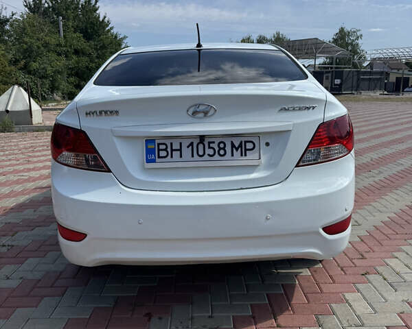 Белый Хендай Акцент, объемом двигателя 1.6 л и пробегом 118 тыс. км за 6700 $, фото 4 на Automoto.ua