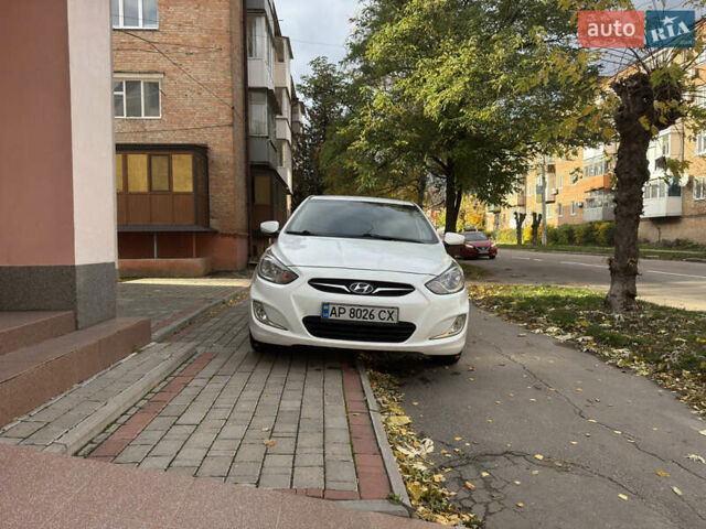 Хендай Акцент 2012 в Умани на Automoto.ua Белый Хендай Акцент, объемом двигателя 1.4 л и пробегом 105 тыс. км за 7250 $, фото 1 на Automoto.ua