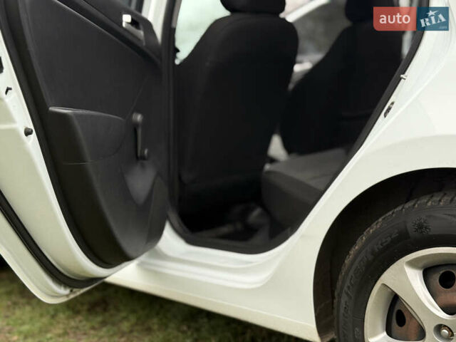Білий Хендай Акцент, об'ємом двигуна 0 л та пробігом 97 тис. км за 6500 $, фото 20 на Automoto.ua
