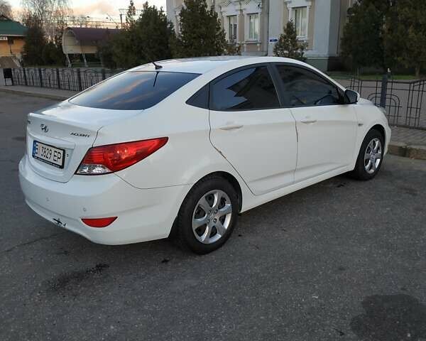 Белый Хендай Акцент, объемом двигателя 1.4 л и пробегом 110 тыс. км за 8200 $, фото 1 на Automoto.ua