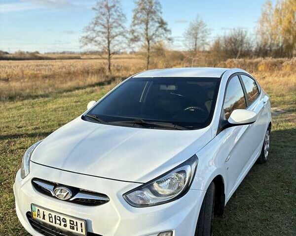 Белый Хендай Акцент, объемом двигателя 1.6 л и пробегом 240 тыс. км за 7300 $, фото 3 на Automoto.ua