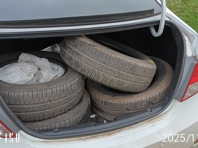 Белый Хендай Акцент, объемом двигателя 0 л и пробегом 122 тыс. км за 9538 $, фото 6 на Automoto.ua