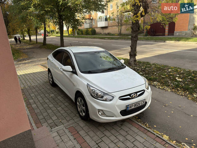 Хендай Акцент 2012 в Умани на Automoto.ua Белый Хендай Акцент, объемом двигателя 1.4 л и пробегом 105 тыс. км за 7250 $, фото 2 на Automoto.ua