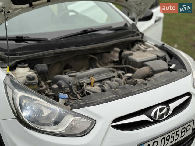 Білий Хендай Акцент, об'ємом двигуна 0 л та пробігом 97 тис. км за 6500 $, фото 23 на Automoto.ua