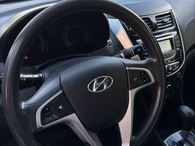 Белый Хендай Акцент, объемом двигателя 1.6 л и пробегом 240 тыс. км за 7300 $, фото 5 на Automoto.ua