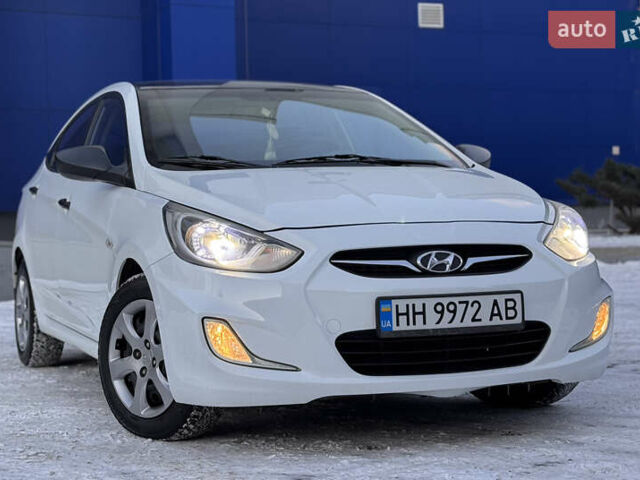 Белый Хендай Акцент, объемом двигателя 1.4 л и пробегом 95 тыс. км за 8200 $, фото 3 на Automoto.ua