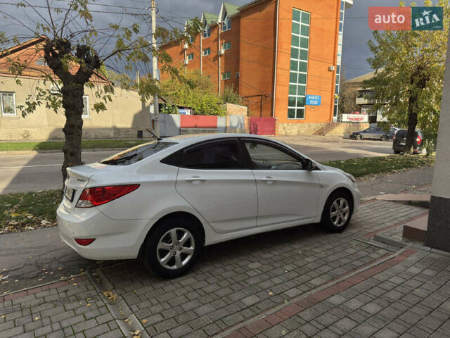Хендай Акцент 2012 в Умани на Automoto.ua Белый Хендай Акцент, объемом двигателя 1.4 л и пробегом 105 тыс. км за 7250 $, фото 3 на Automoto.ua