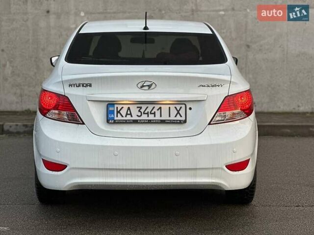 Белый Хендай Акцент, объемом двигателя 1.59 л и пробегом 160 тыс. км за 8300 $, фото 7 на Automoto.ua