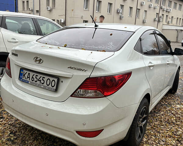 Белый Хендай Акцент, объемом двигателя 1.4 л и пробегом 115 тыс. км за 9499 $, фото 3 на Automoto.ua