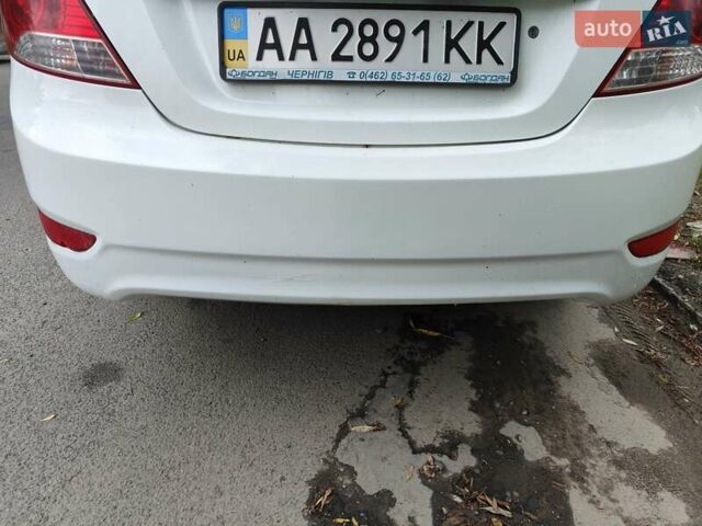 Белый Хендай Акцент, объемом двигателя 1.4 л и пробегом 216 тыс. км за 4200 $, фото 4 на Automoto.ua