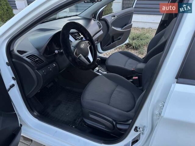 Белый Хендай Акцент, объемом двигателя 1.4 л и пробегом 135 тыс. км за 8700 $, фото 35 на Automoto.ua