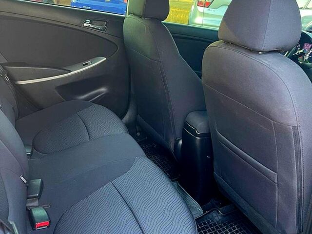 Белый Хендай Акцент, объемом двигателя 1.4 л и пробегом 157 тыс. км за 7650 $, фото 6 на Automoto.ua