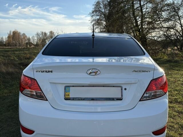 Белый Хендай Акцент, объемом двигателя 1.6 л и пробегом 240 тыс. км за 7300 $, фото 3 на Automoto.ua