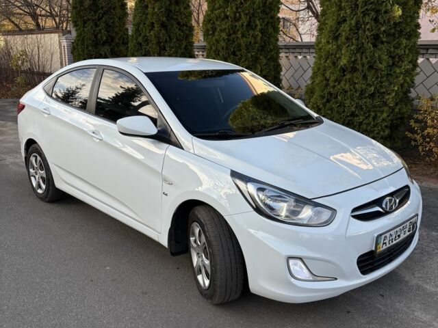 Белый Хендай Акцент, объемом двигателя 1.6 л и пробегом 240 тыс. км за 7300 $, фото 10 на Automoto.ua