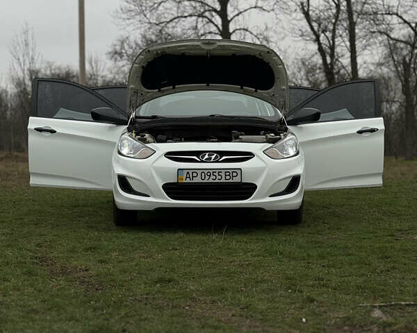 Білий Хендай Акцент, об'ємом двигуна 0 л та пробігом 97 тис. км за 6500 $, фото 25 на Automoto.ua