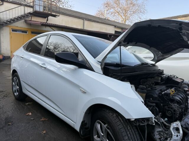 Білий Хендай Акцент, об'ємом двигуна 1.4 л та пробігом 83 тис. км за 4500 $, фото 5 на Automoto.ua