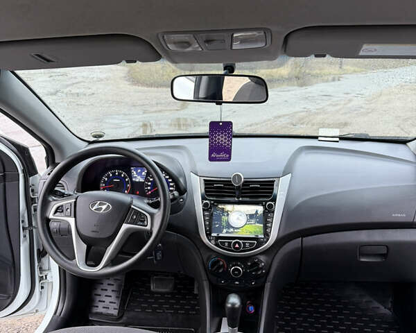 Хендай Акцент 2013 в Киеве на Automoto.ua Белый Хендай Акцент, объемом двигателя 1.4 л и пробегом 132 тыс. км за 8000 $, фото 24 на Automoto.ua