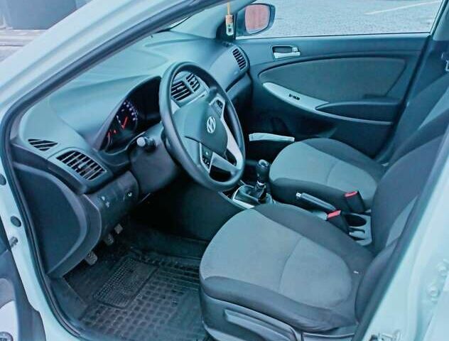 Белый Хендай Акцент, объемом двигателя 1.4 л и пробегом 219 тыс. км за 6300 $, фото 12 на Automoto.ua