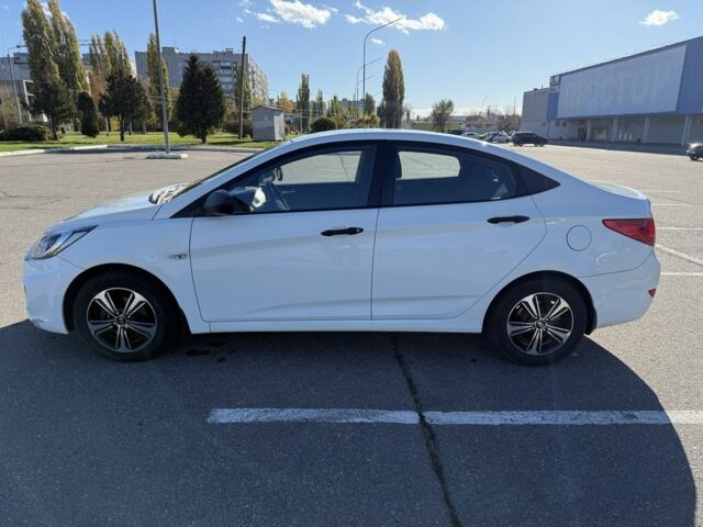 Белый Хендай Акцент, объемом двигателя 1.4 л и пробегом 105 тыс. км за 8450 $, фото 3 на Automoto.ua