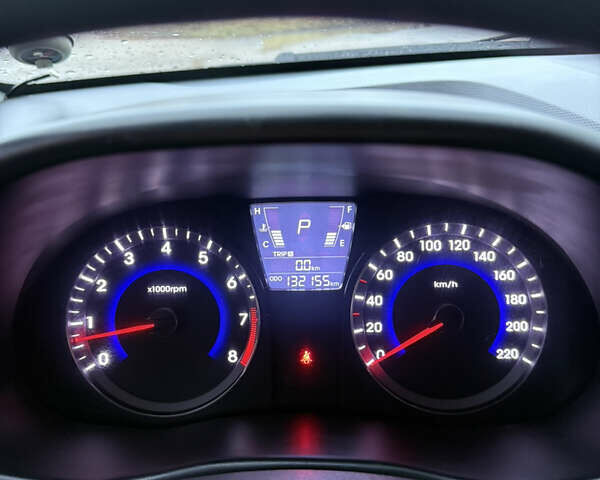 Хендай Акцент 2013 в Киеве на Automoto.ua Белый Хендай Акцент, объемом двигателя 1.4 л и пробегом 132 тыс. км за 8000 $, фото 4 на Automoto.ua