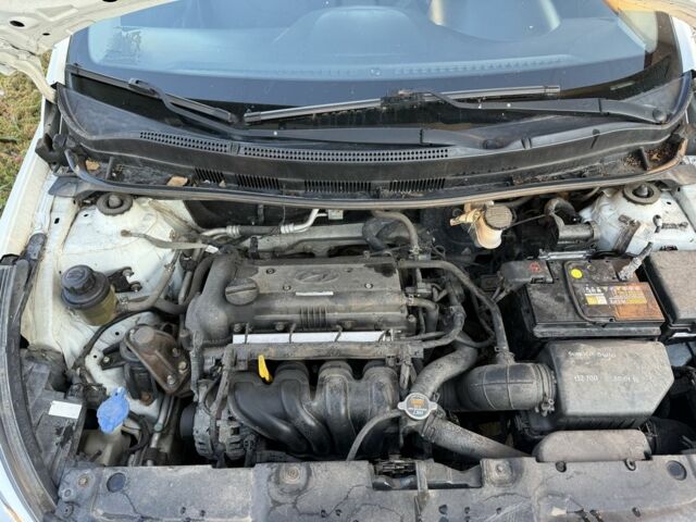 Білий Хендай Акцент, об'ємом двигуна 1.4 л та пробігом 220 тис. км за 5450 $, фото 11 на Automoto.ua