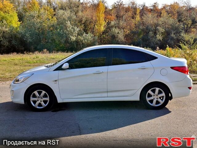 Белый Хендай Акцент, объемом двигателя 1.6 л и пробегом 172 тыс. км за 8500 $, фото 6 на Automoto.ua