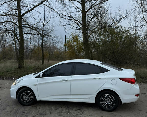 Хендай Акцент 2013 в Киеве на Automoto.ua Белый Хендай Акцент, объемом двигателя 1.4 л и пробегом 132 тыс. км за 8000 $, фото 54 на Automoto.ua