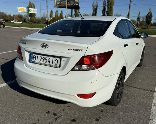 Білий Хендай Акцент, об'ємом двигуна 1.4 л та пробігом 105 тис. км за 8450 $, фото 4 на Automoto.ua