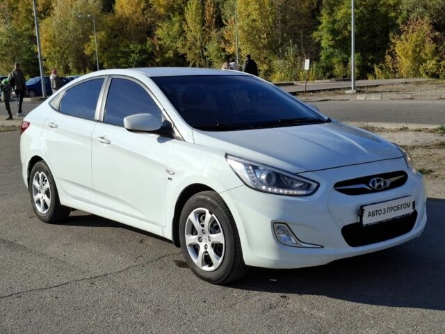 Белый Хендай Акцент, объемом двигателя 0 л и пробегом 172 тыс. км за 8500 $, фото 2 на Automoto.ua