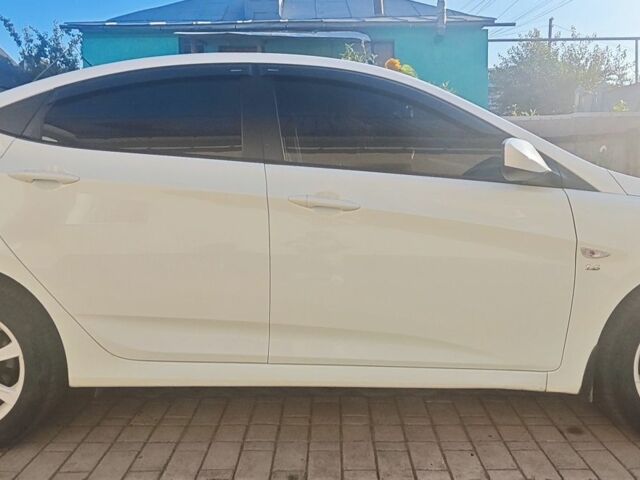 Белый Хендай Акцент, объемом двигателя 1.6 л и пробегом 132 тыс. км за 7800 $, фото 7 на Automoto.ua