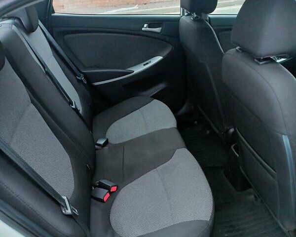 Белый Хендай Акцент, объемом двигателя 1.4 л и пробегом 219 тыс. км за 6300 $, фото 2 на Automoto.ua