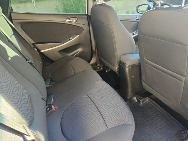 Белый Хендай Акцент, объемом двигателя 1.6 л и пробегом 132 тыс. км за 7800 $, фото 6 на Automoto.ua