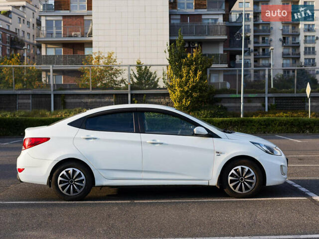 Белый Хендай Акцент, объемом двигателя 1.4 л и пробегом 158 тыс. км за 8000 $, фото 11 на Automoto.ua