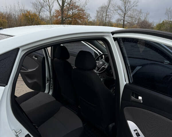 Хендай Акцент 2013 в Киеве на Automoto.ua Белый Хендай Акцент, объемом двигателя 1.4 л и пробегом 132 тыс. км за 8000 $, фото 32 на Automoto.ua