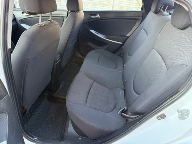 Білий Хендай Акцент, об'ємом двигуна 1.4 л та пробігом 220 тис. км за 5450 $, фото 7 на Automoto.ua