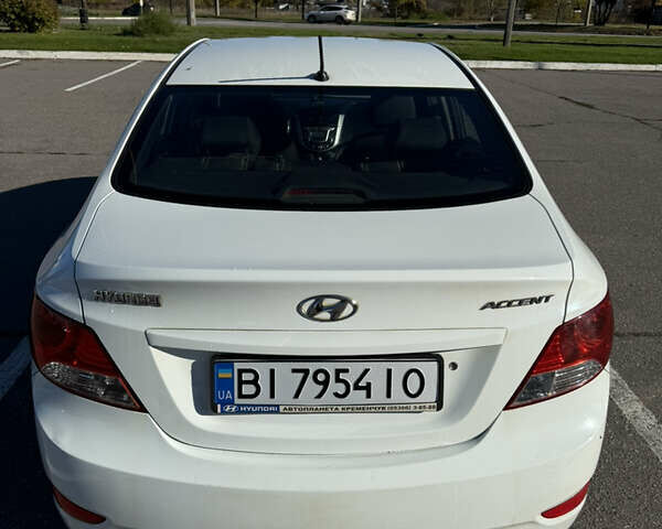Білий Хендай Акцент, об'ємом двигуна 1.4 л та пробігом 105 тис. км за 8450 $, фото 5 на Automoto.ua