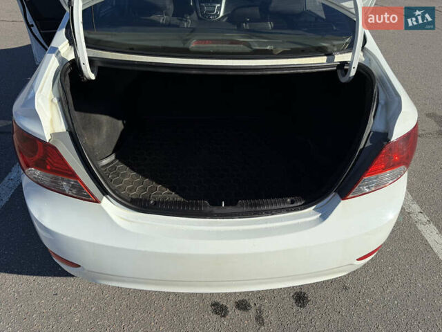 Білий Хендай Акцент, об'ємом двигуна 1.4 л та пробігом 105 тис. км за 8450 $, фото 13 на Automoto.ua