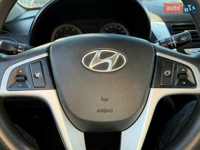 Білий Хендай Акцент, об'ємом двигуна 1.4 л та пробігом 105 тис. км за 8450 $, фото 6 на Automoto.ua