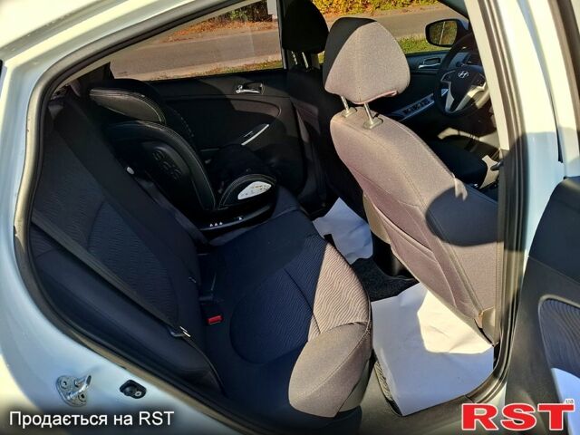 Белый Хендай Акцент, объемом двигателя 1.6 л и пробегом 172 тыс. км за 8500 $, фото 8 на Automoto.ua