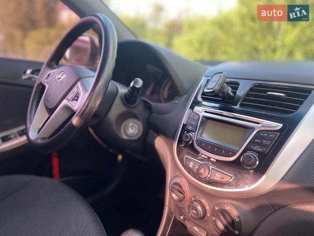 Белый Хендай Акцент, объемом двигателя 1.4 л и пробегом 114 тыс. км за 7800 $, фото 4 на Automoto.ua