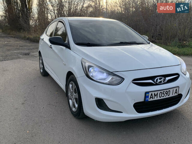 Білий Хендай Акцент, об'ємом двигуна 1.4 л та пробігом 265 тис. км за 5300 $, фото 4 на Automoto.ua