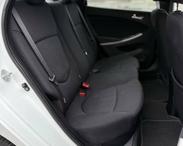 Білий Хендай Акцент, об'ємом двигуна 1.4 л та пробігом 84 тис. км за 9900 $, фото 14 на Automoto.ua