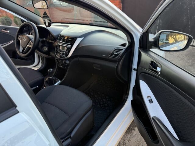 Білий Хендай Акцент, об'ємом двигуна 1.4 л та пробігом 220 тис. км за 5450 $, фото 8 на Automoto.ua